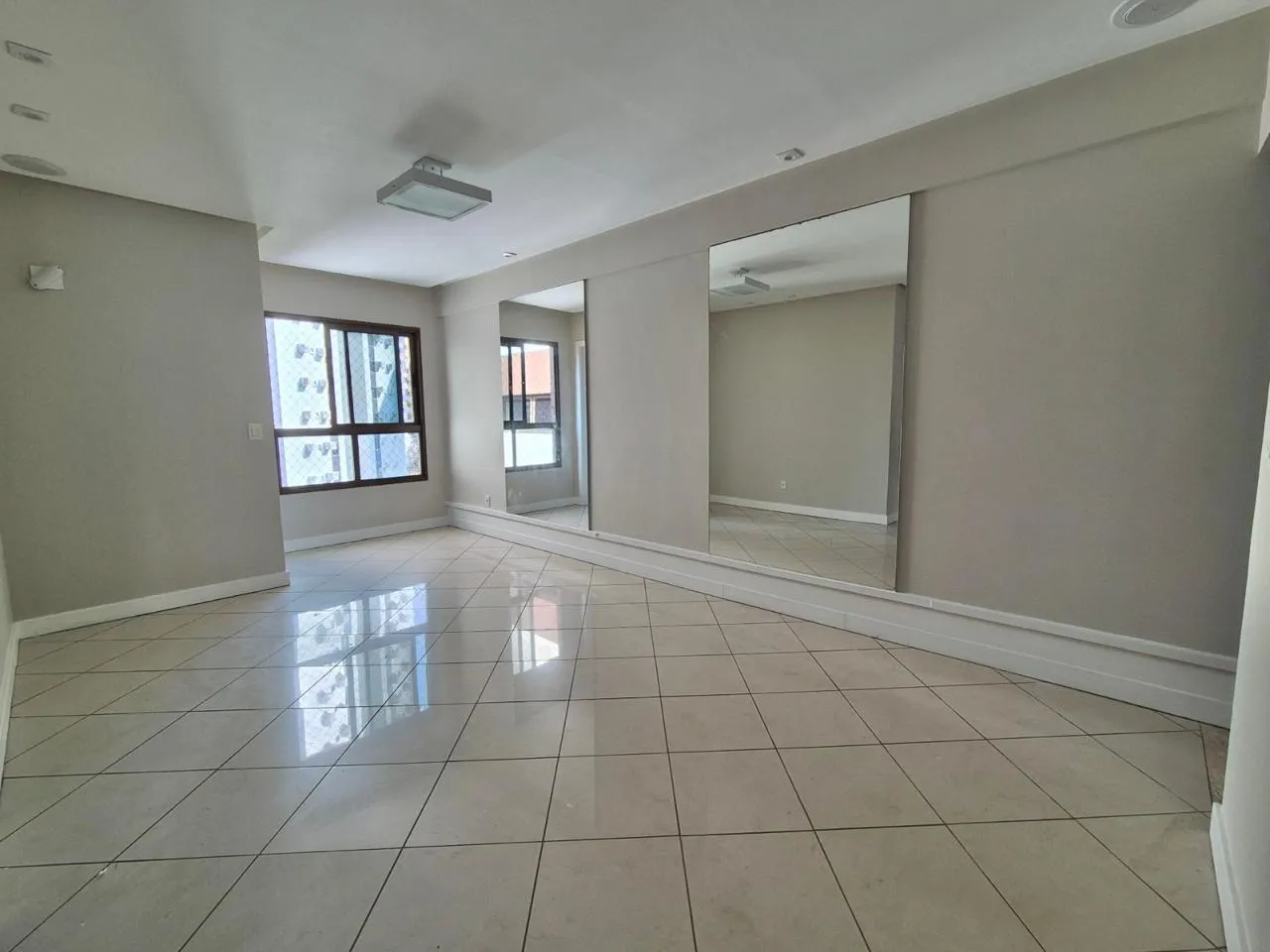APARTAMENTO ALTO PADR&Atilde;O 4 QUARTOS 3 SU&Iacute;TES VARANDA PISCINA ACADEMIA &Agrave; VENDA NA PITUBA! Rua Ceará Salvador - 