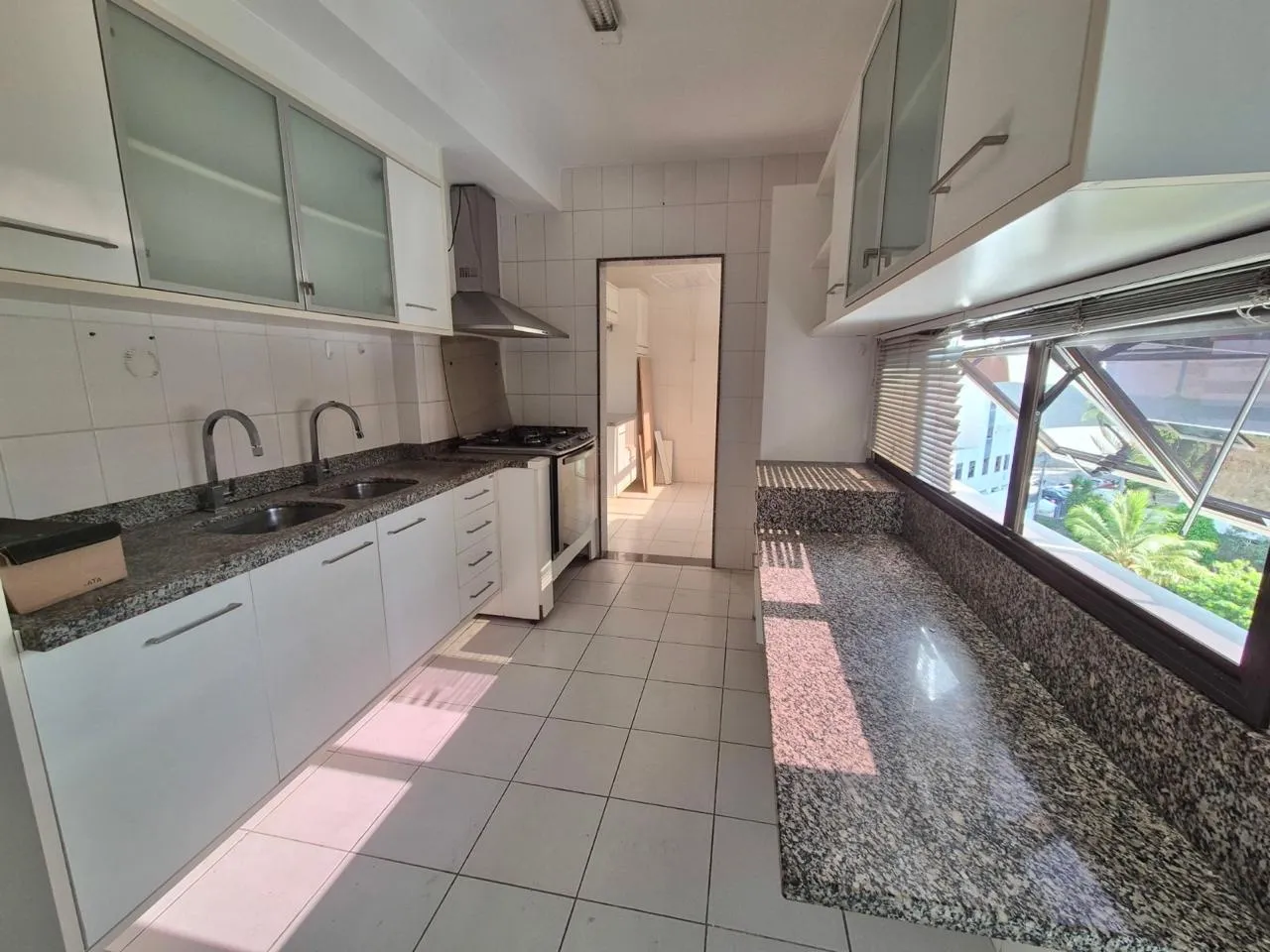 APARTAMENTO ALTO PADR&Atilde;O 4 QUARTOS 3 SU&Iacute;TES VARANDA PISCINA ACADEMIA &Agrave; VENDA NA PITUBA! Rua Ceará Salvador - 