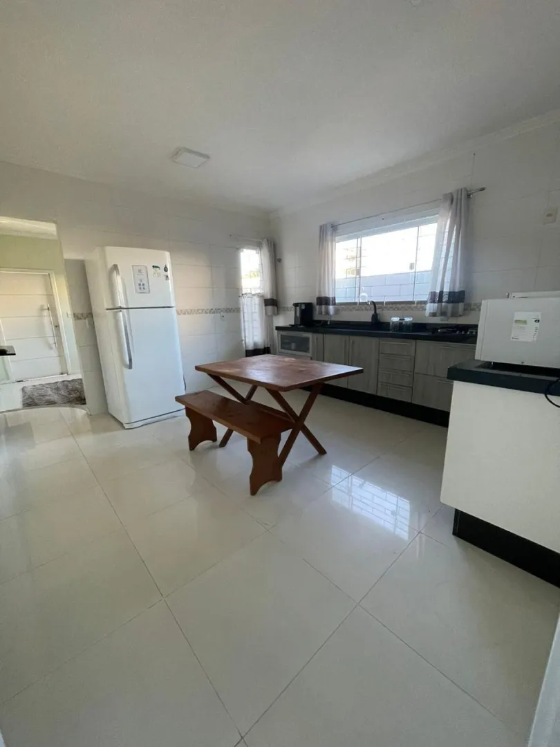Casa com piscina em excelente localização em Tijucas . SC — foto 6