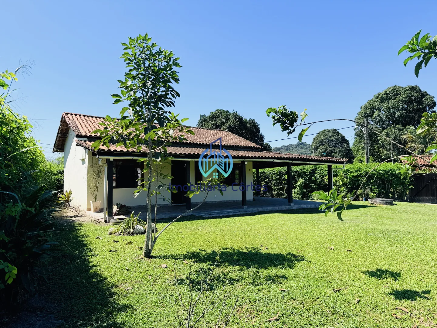 Vendendo casa com piscina, 906 m&sup2; de terreno por apenas 260 mil Rua Marquês de Montalvão Guapimirim - 