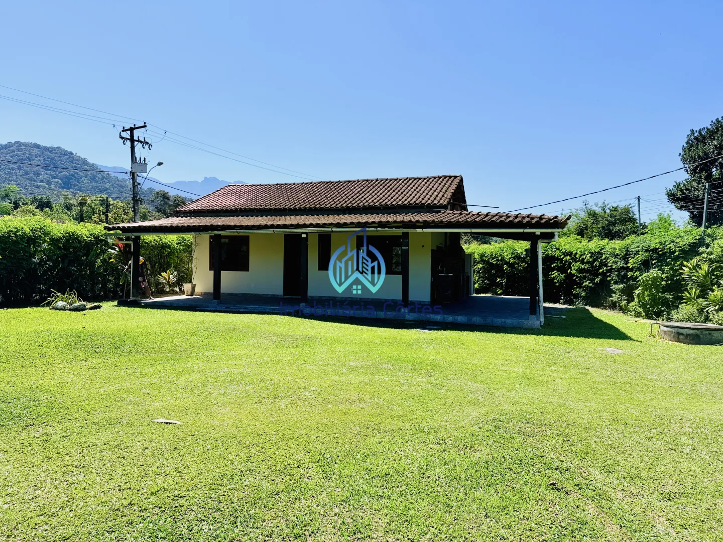 Vendendo casa com piscina, 906 m&sup2; de terreno por apenas 260 mil Rua Marquês de Montalvão Guapimirim - 