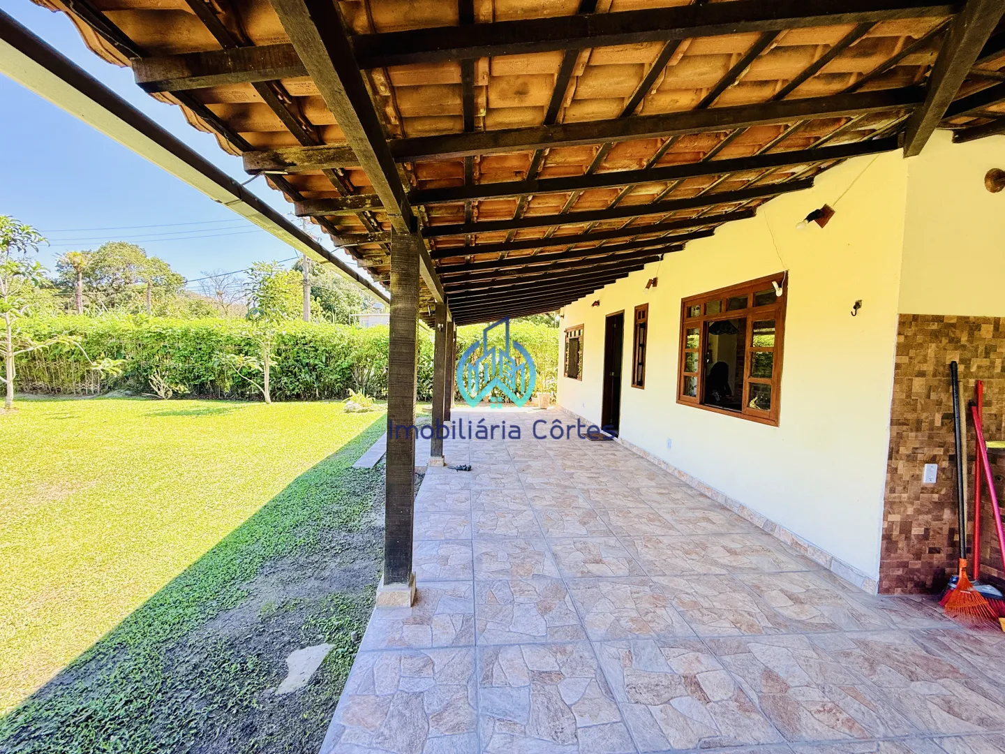 Vendendo casa com piscina, 906 m&sup2; de terreno por apenas 260 mil Rua Marquês de Montalvão Guapimirim - 
