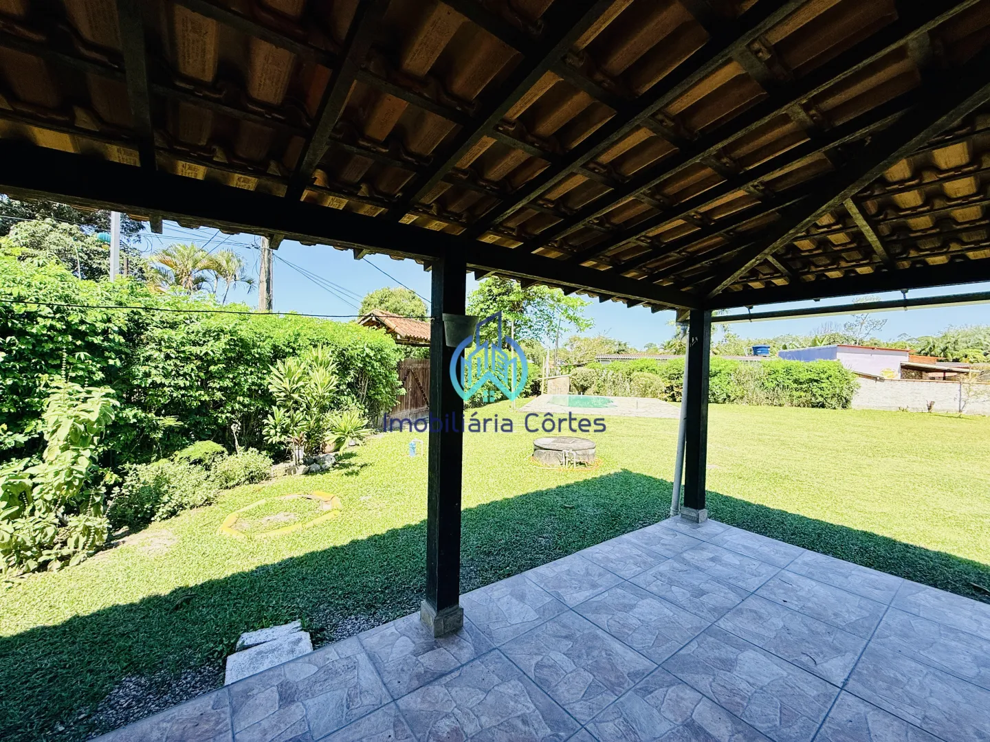 Vendendo casa com piscina, 906 m&sup2; de terreno por apenas 260 mil Rua Marquês de Montalvão Guapimirim - 