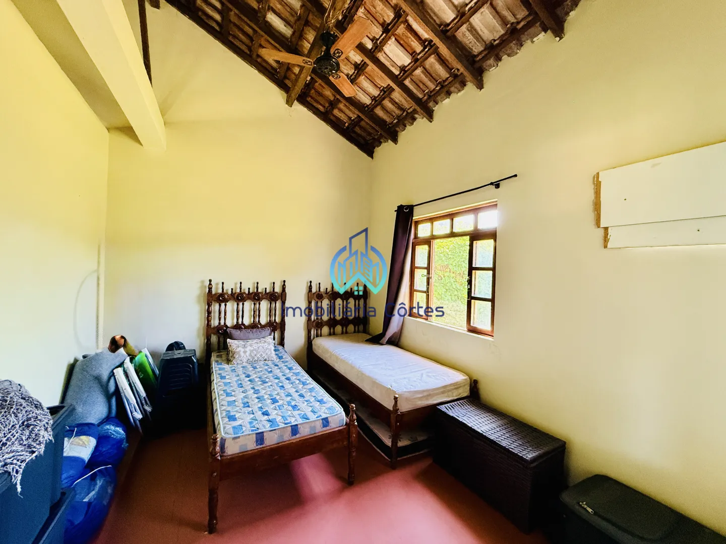 Vendendo casa com piscina, 906 m&sup2; de terreno por apenas 260 mil Rua Marquês de Montalvão Guapimirim - 