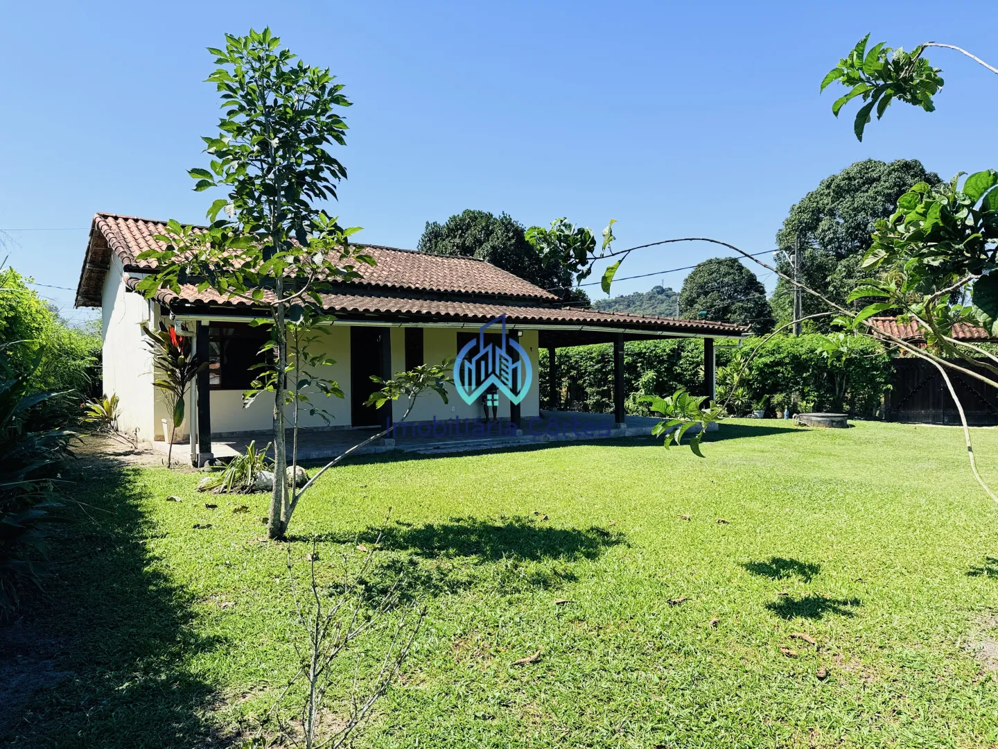 Vendendo casa com piscina, 906 m&sup2; de terreno por apenas 260 mil Rua Marquês de Montalvão Guapimirim - 