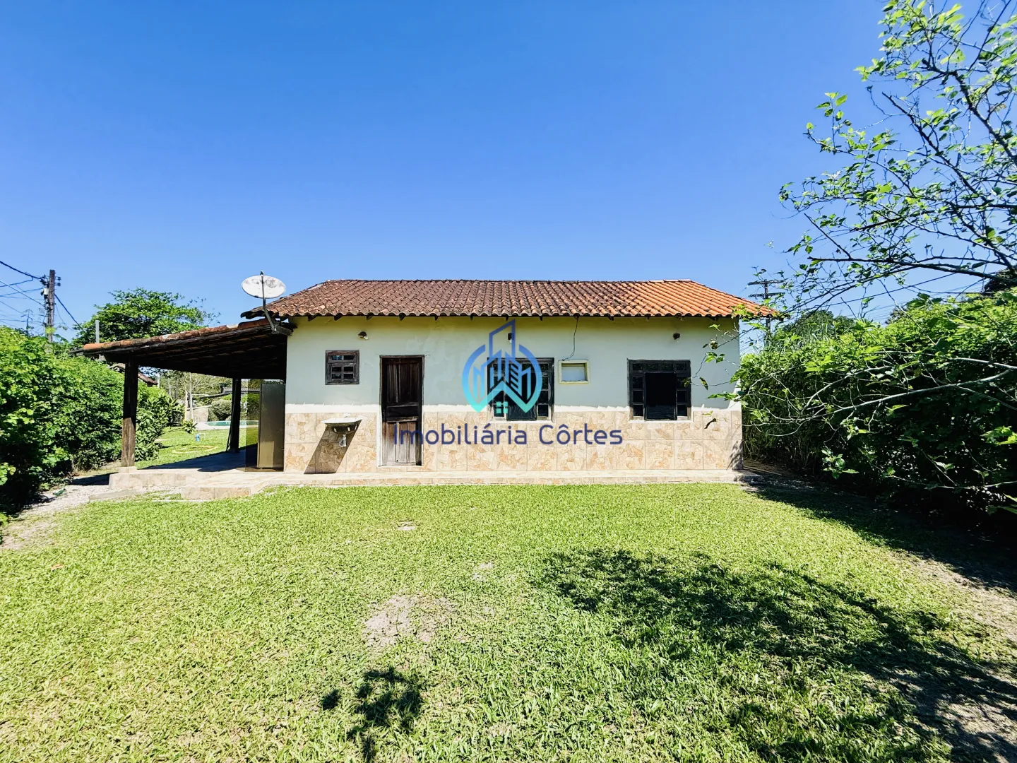 Vendendo casa com piscina, 906 m&sup2; de terreno por apenas 260 mil Rua Marquês de Montalvão Guapimirim - 