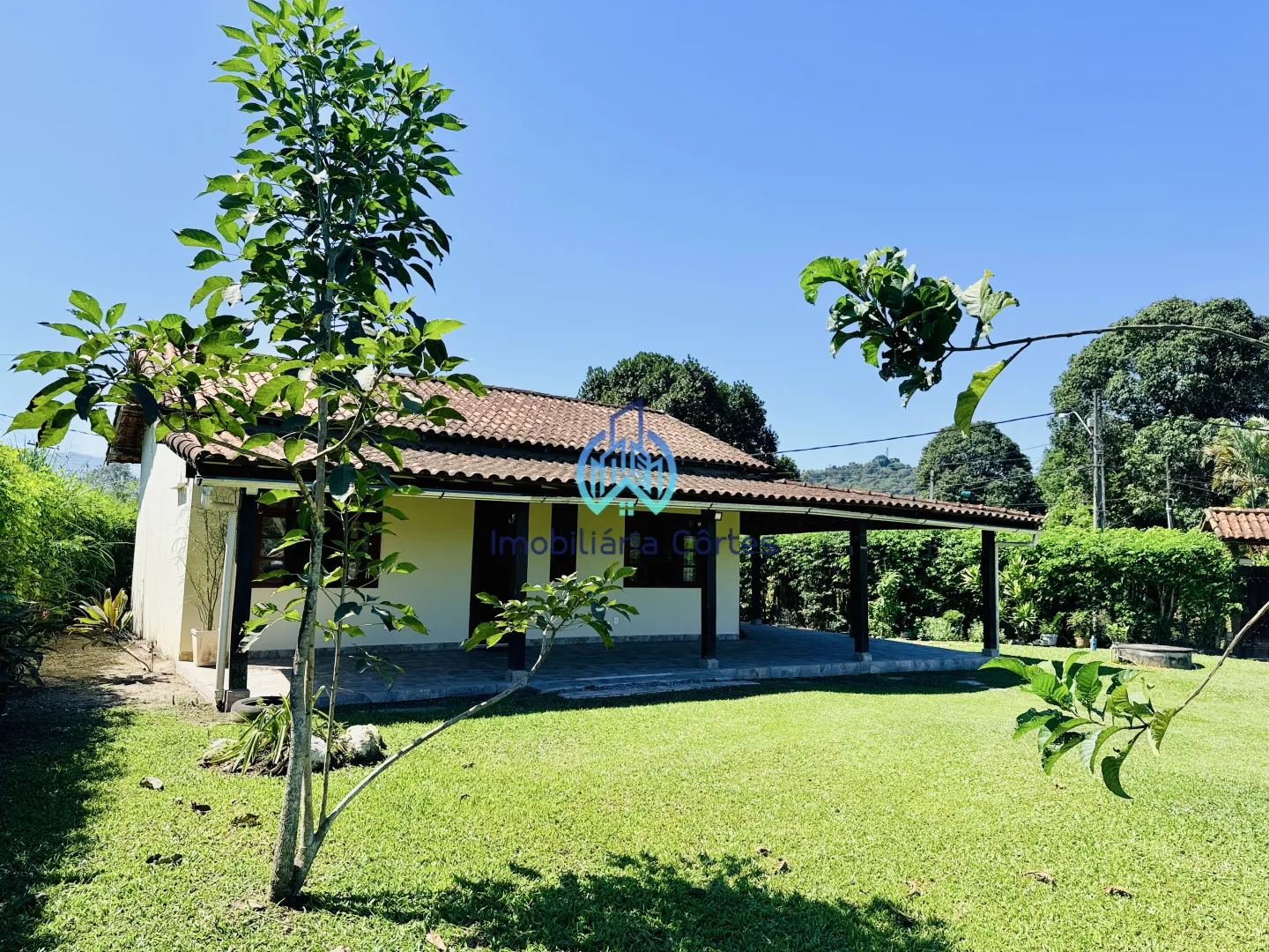 Vendendo casa com piscina, 906 m&sup2; de terreno por apenas 260 mil Rua Marquês de Montalvão Guapimirim - 