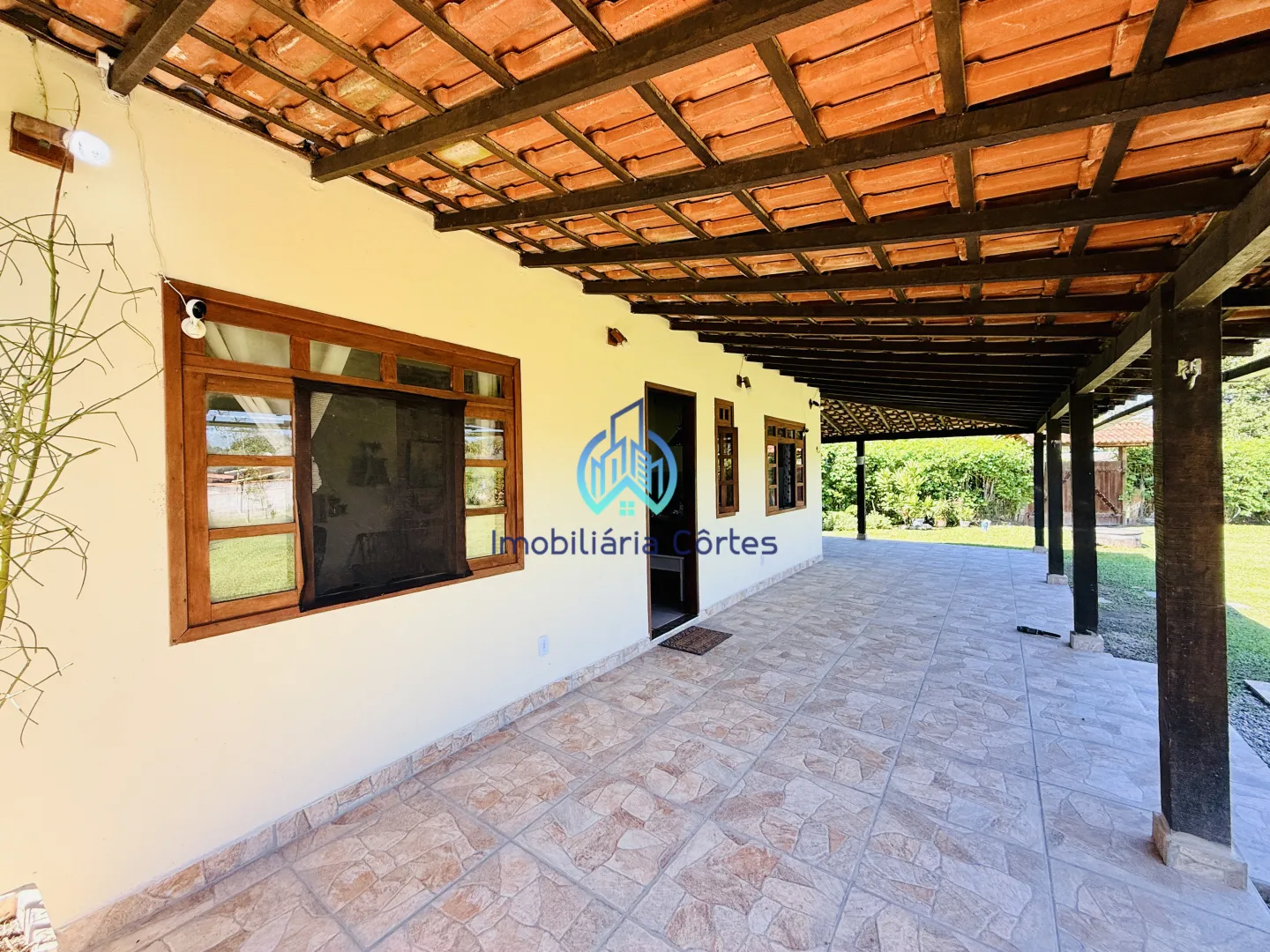 Vendendo casa com piscina, 906 m&sup2; de terreno por apenas 260 mil Rua Marquês de Montalvão Guapimirim - 