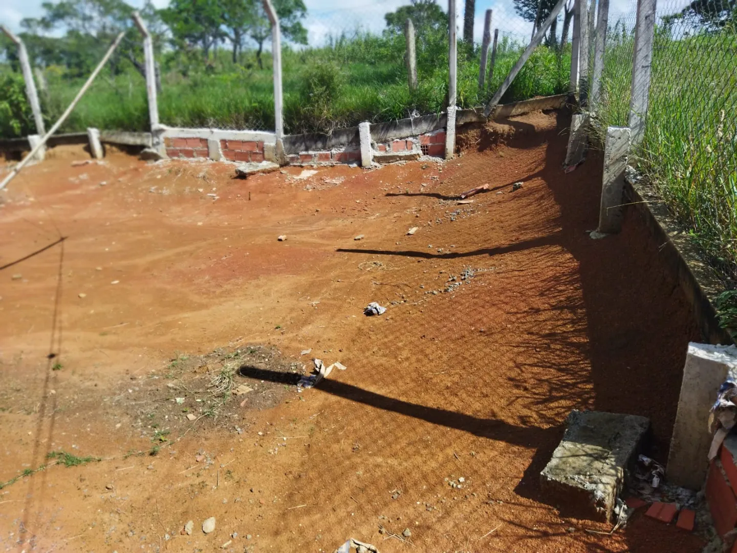 São 1.000 m2 de terreno com casa pequena — foto 3