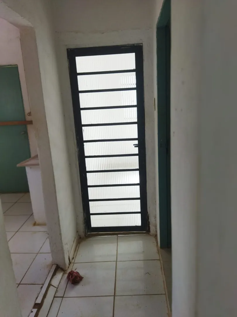 São 1.000 m2 de terreno com casa pequena — foto 12