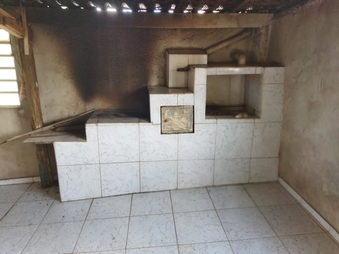 São 1.000 m2 de terreno com casa pequena — foto 2