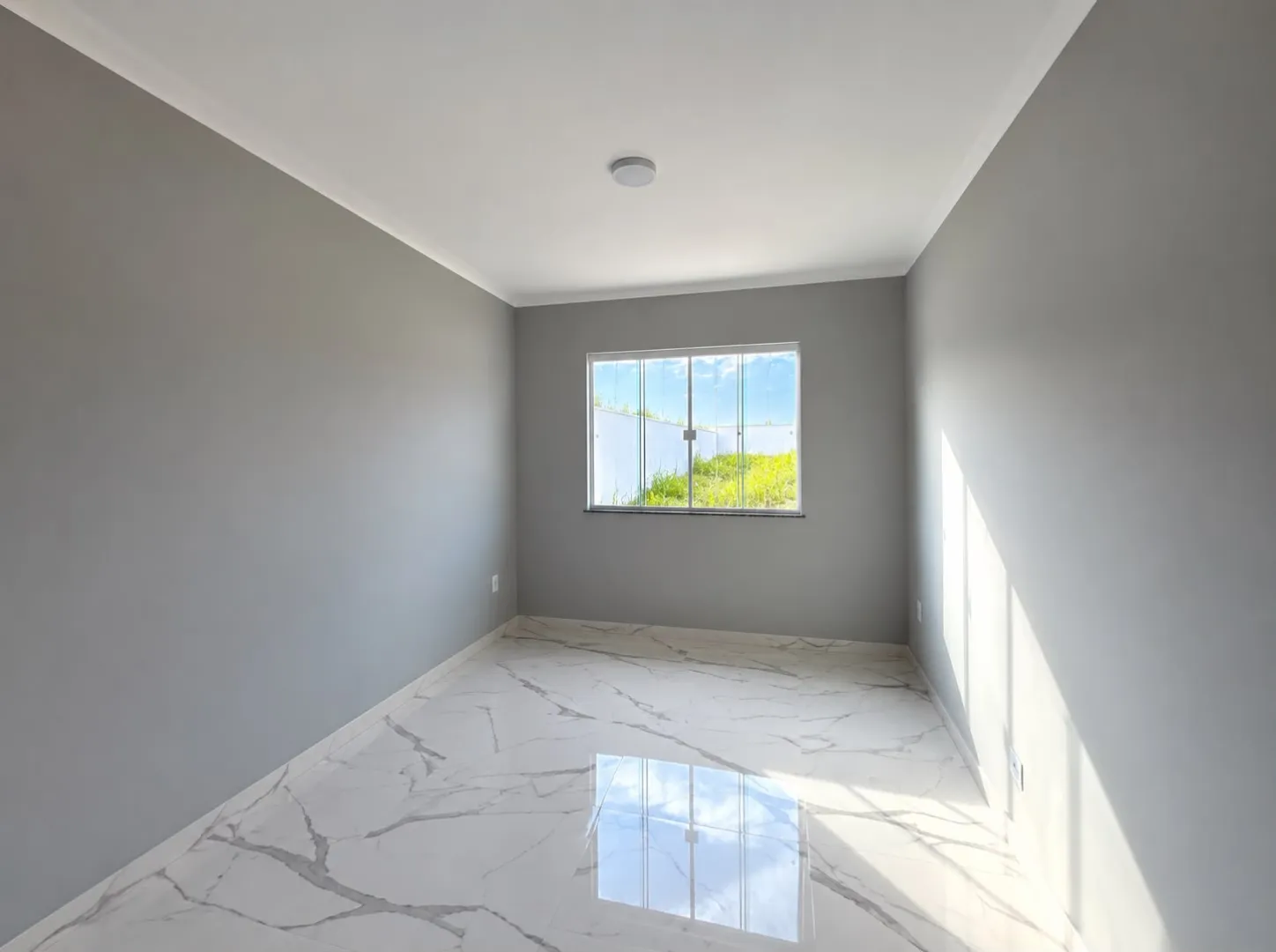 CASA COM ACABAMENTO DE ALTO PADRÃO — foto 2
