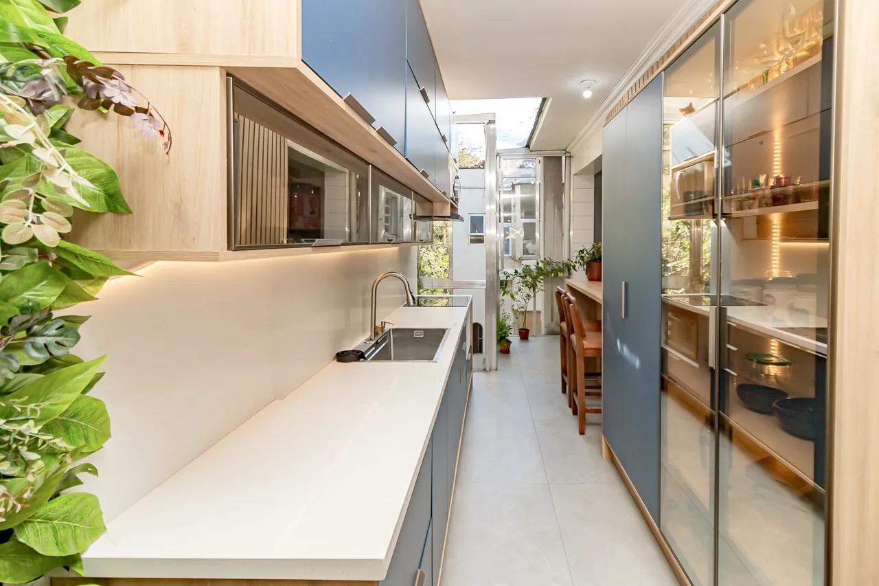 R$ 380.000 - OPORTUNIDADE - BELO APARTAMENTO - 82M2 - 2 DORM - VISTA Rua Coronel Bordini Porto Alegre - 