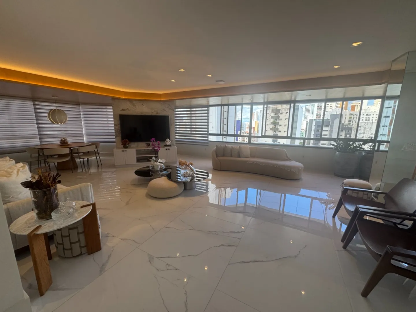 APARTAMENTO ALTO PADR&Atilde;O 4 SU&Iacute;TES LAVABO PISCINA ACADEMIA ELEVADOR 4 GARAGENS Rua Christiano Ottoni Salvador - 