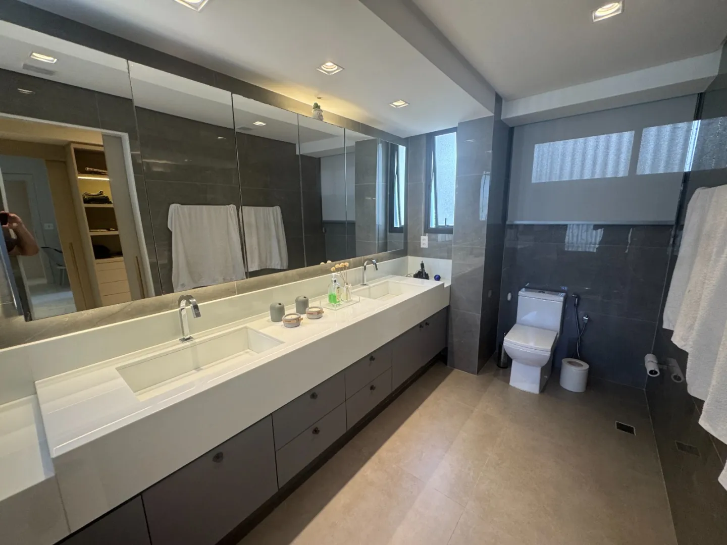 APARTAMENTO ALTO PADR&Atilde;O 4 SU&Iacute;TES LAVABO PISCINA ACADEMIA ELEVADOR 4 GARAGENS Rua Christiano Ottoni Salvador - 