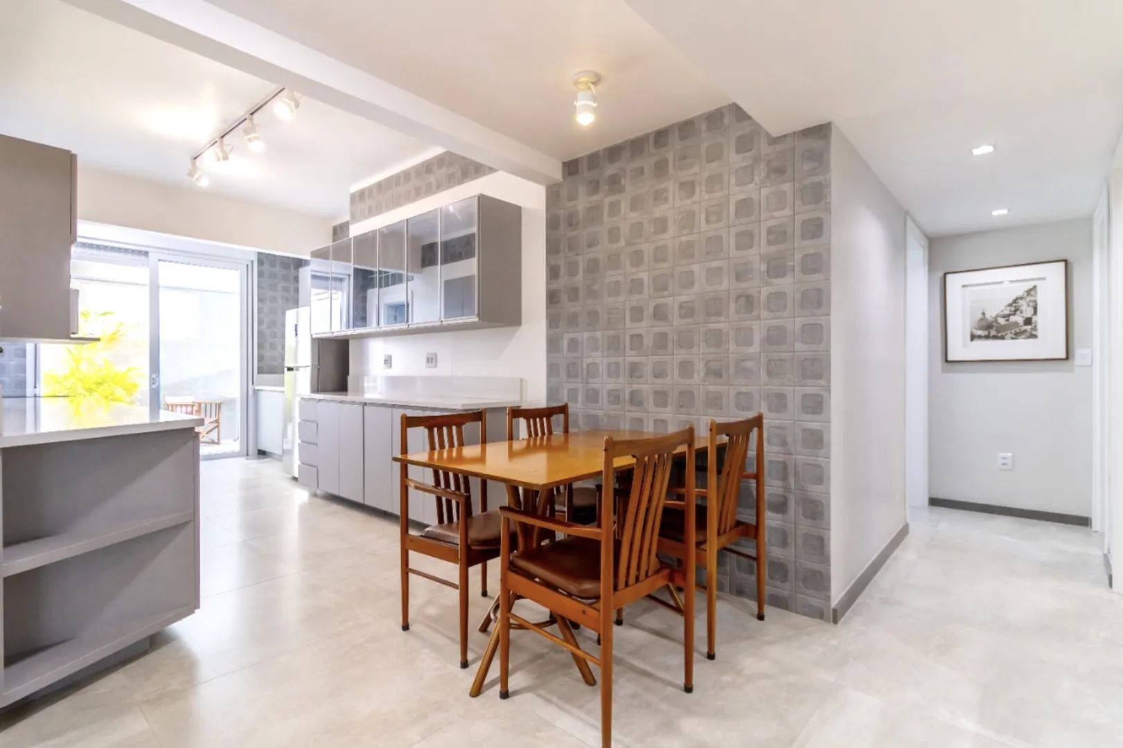 R$ 1.350.000 - INCR&Iacute;VEL APARTAMENTO GARDEN - 171M2 - 3 DORM - 2 SU&Iacute;TES - VISTA - 1 VAGA Rua Quintino Bocaiúva Porto Alegre - 