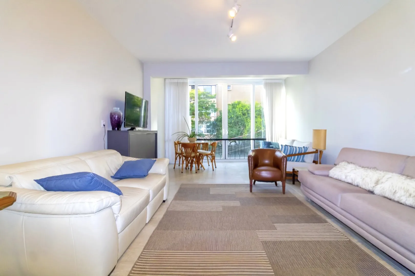 R$ 1.350.000 - INCR&Iacute;VEL APARTAMENTO GARDEN - 171M2 - 3 DORM - 2 SU&Iacute;TES - VISTA - 1 VAGA Rua Quintino Bocaiúva Porto Alegre - 