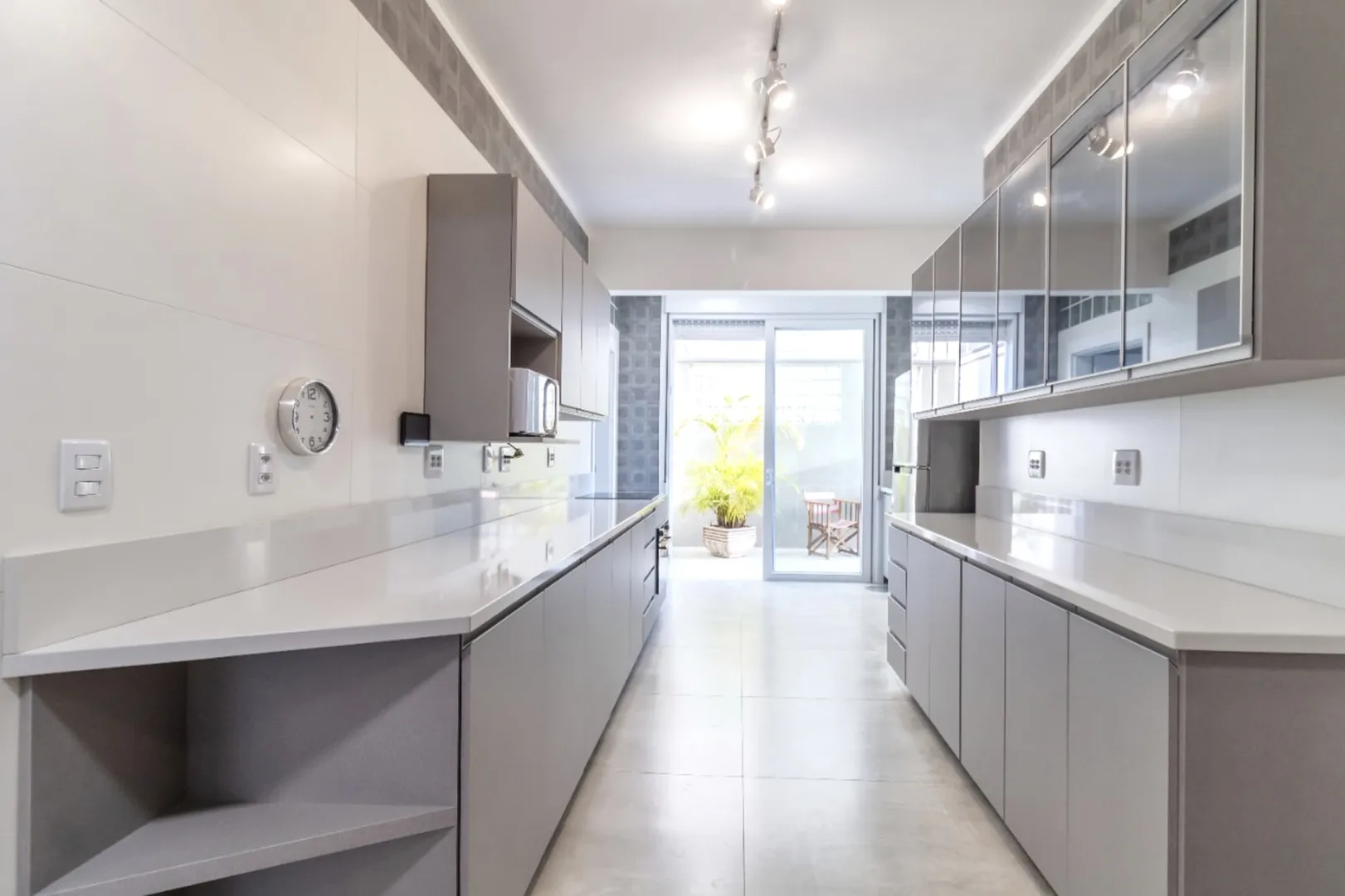 R$ 1.350.000 - INCR&Iacute;VEL APARTAMENTO GARDEN - 171M2 - 3 DORM - 2 SU&Iacute;TES - VISTA - 1 VAGA Rua Quintino Bocaiúva Porto Alegre - 