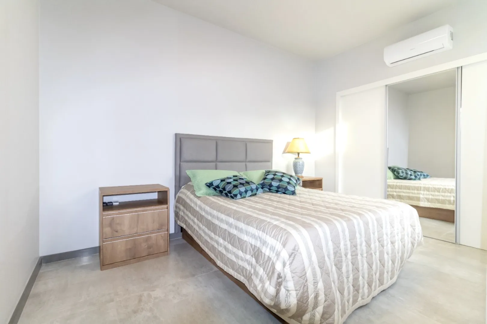 R$ 1.350.000 - INCR&Iacute;VEL APARTAMENTO GARDEN - 171M2 - 3 DORM - 2 SU&Iacute;TES - VISTA - 1 VAGA Rua Quintino Bocaiúva Porto Alegre - 
