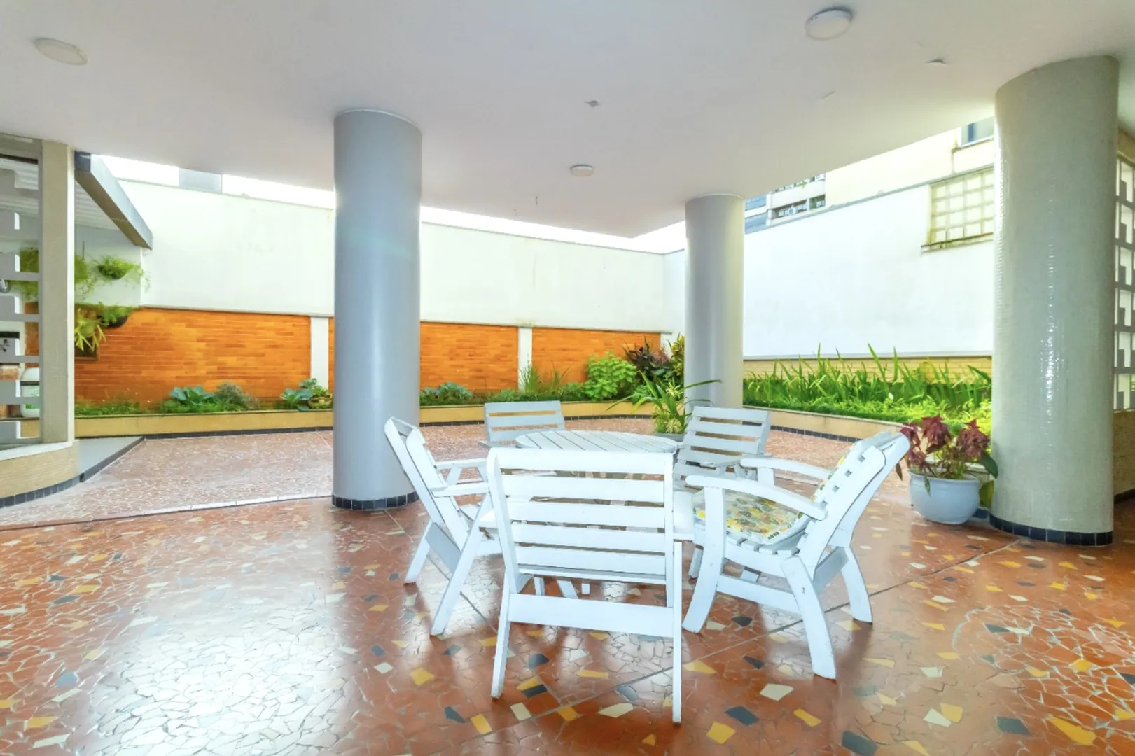 R$ 1.350.000 - INCR&Iacute;VEL APARTAMENTO GARDEN - 171M2 - 3 DORM - 2 SU&Iacute;TES - VISTA - 1 VAGA Rua Quintino Bocaiúva Porto Alegre - 