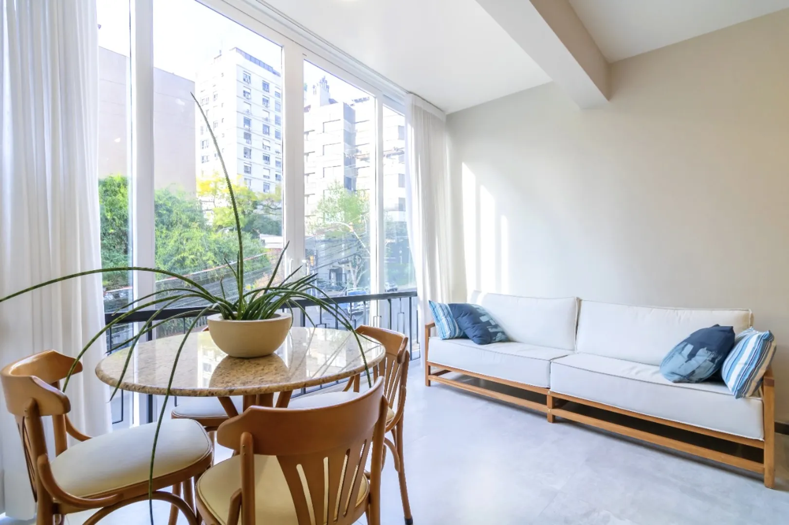 R$ 1.350.000 - INCR&Iacute;VEL APARTAMENTO GARDEN - 171M2 - 3 DORM - 2 SU&Iacute;TES - VISTA - 1 VAGA Rua Quintino Bocaiúva Porto Alegre - 