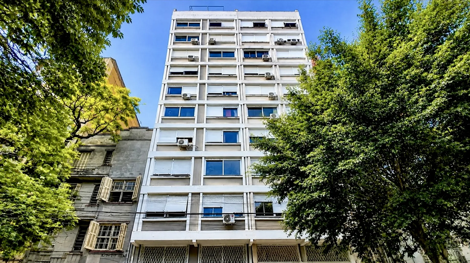 R$ 220.000 - STUDIO - MOBILIADO - EQUIPADO - 32M2 - 1 DORM - 2 ELEVADORES Rua da República Porto Alegre - 