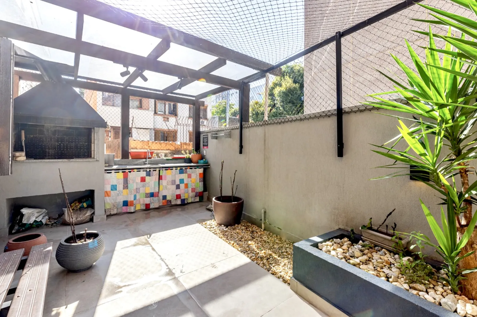 R$ 549.000 - &Oacute;TIMO APARTAMENTO GARDEN - REFORMADO - 89M2 - 2 DORM - 1 VAGA Rua Barão do Amazonas Porto Alegre - 