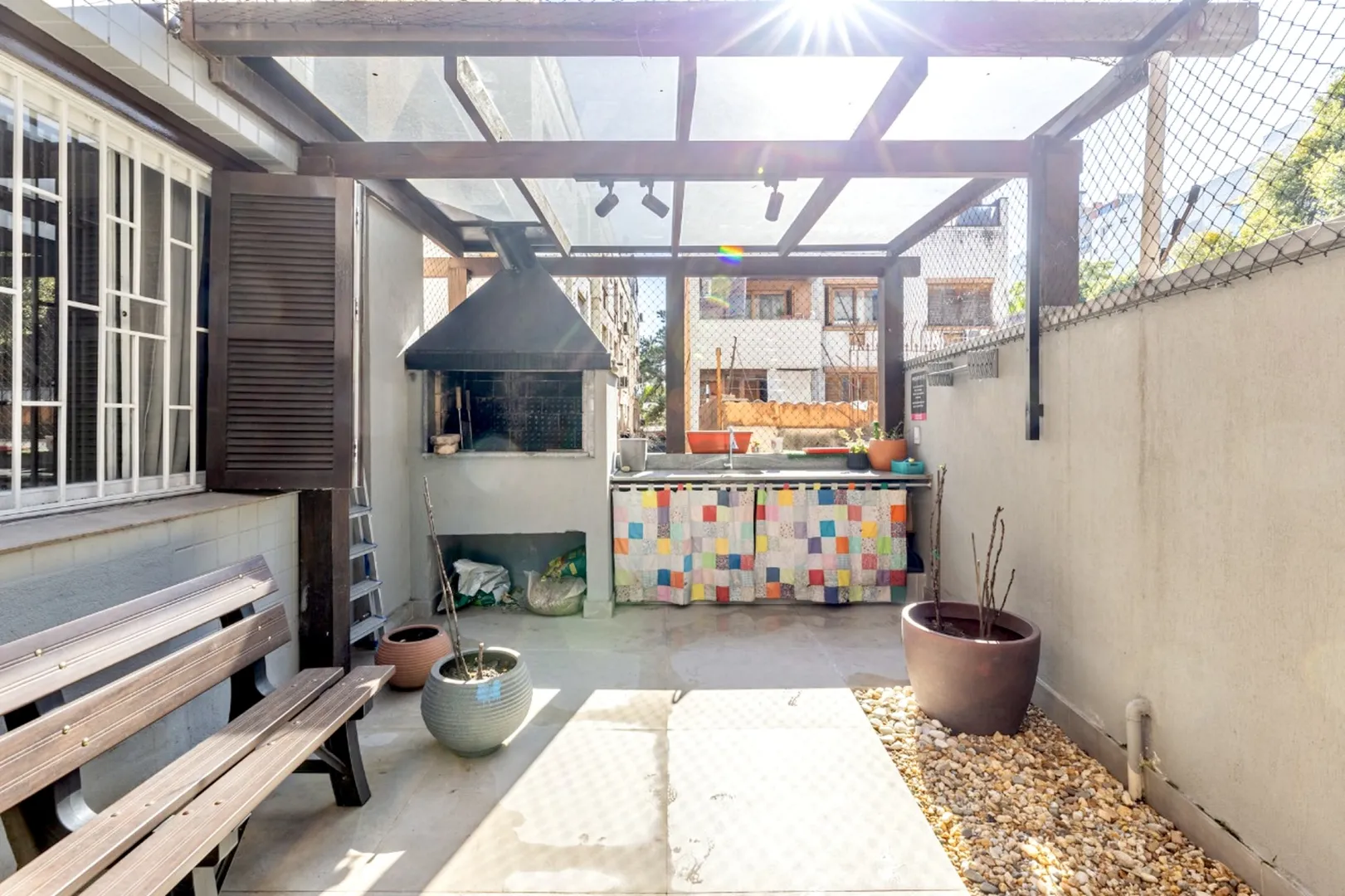 R$ 549.000 - &Oacute;TIMO APARTAMENTO GARDEN - REFORMADO - 89M2 - 2 DORM - 1 VAGA Rua Barão do Amazonas Porto Alegre - 