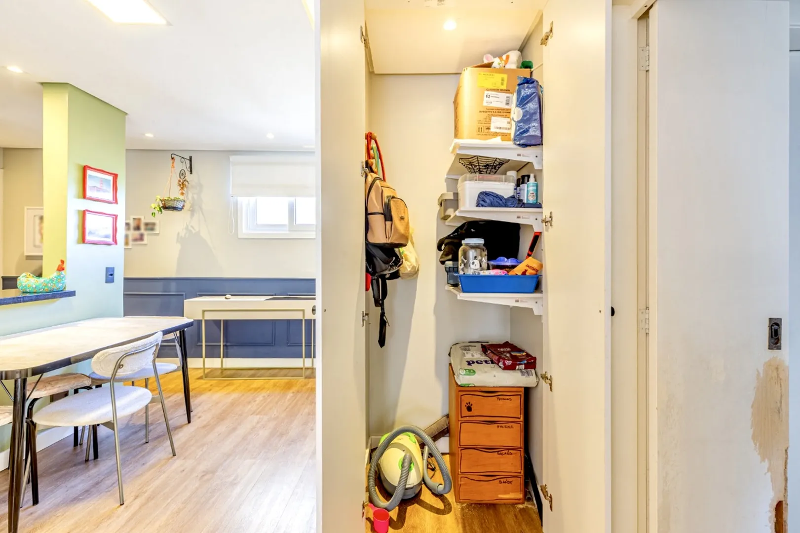 R$ 549.000 - &Oacute;TIMO APARTAMENTO GARDEN - REFORMADO - 89M2 - 2 DORM - 1 VAGA Rua Barão do Amazonas Porto Alegre - 