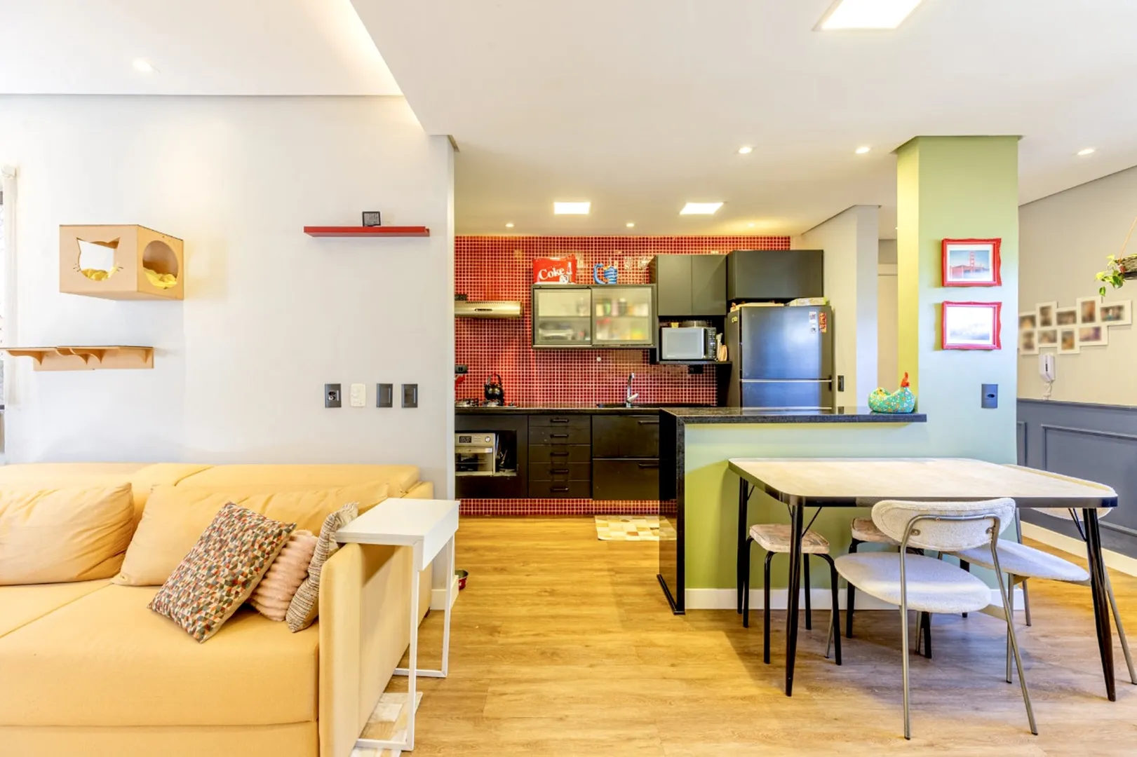 R$ 549.000 - &Oacute;TIMO APARTAMENTO GARDEN - REFORMADO - 89M2 - 2 DORM - 1 VAGA Rua Barão do Amazonas Porto Alegre - 