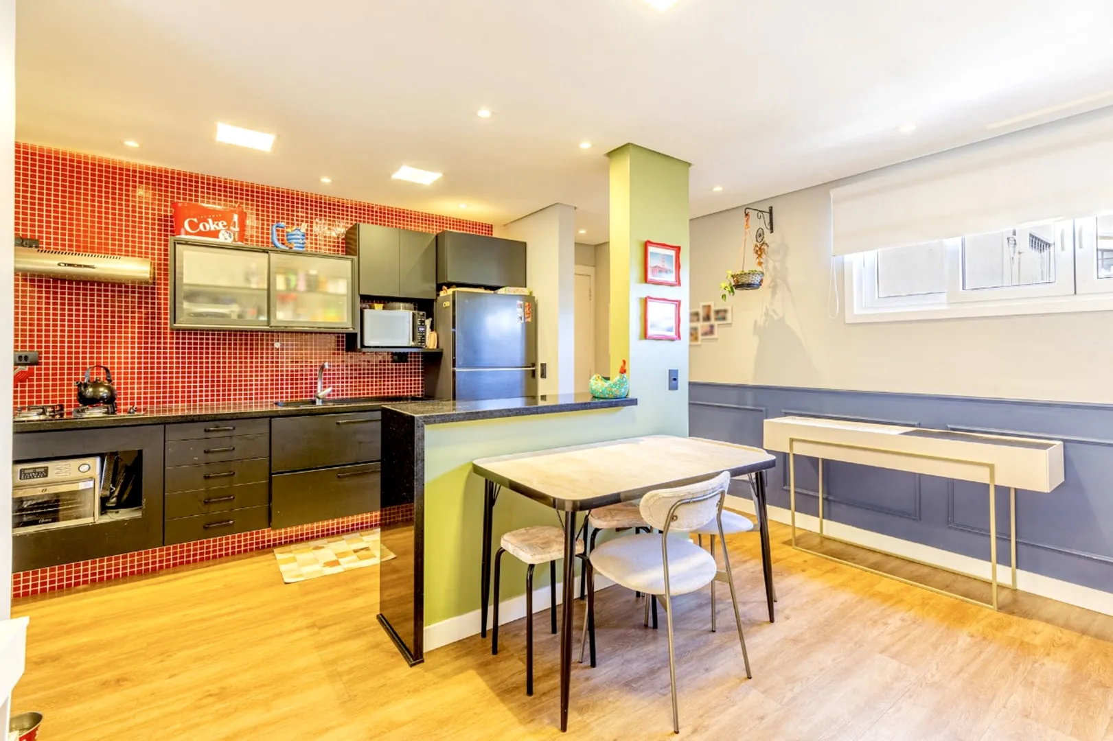 R$ 549.000 - &Oacute;TIMO APARTAMENTO GARDEN - REFORMADO - 89M2 - 2 DORM - 1 VAGA Rua Barão do Amazonas Porto Alegre - 