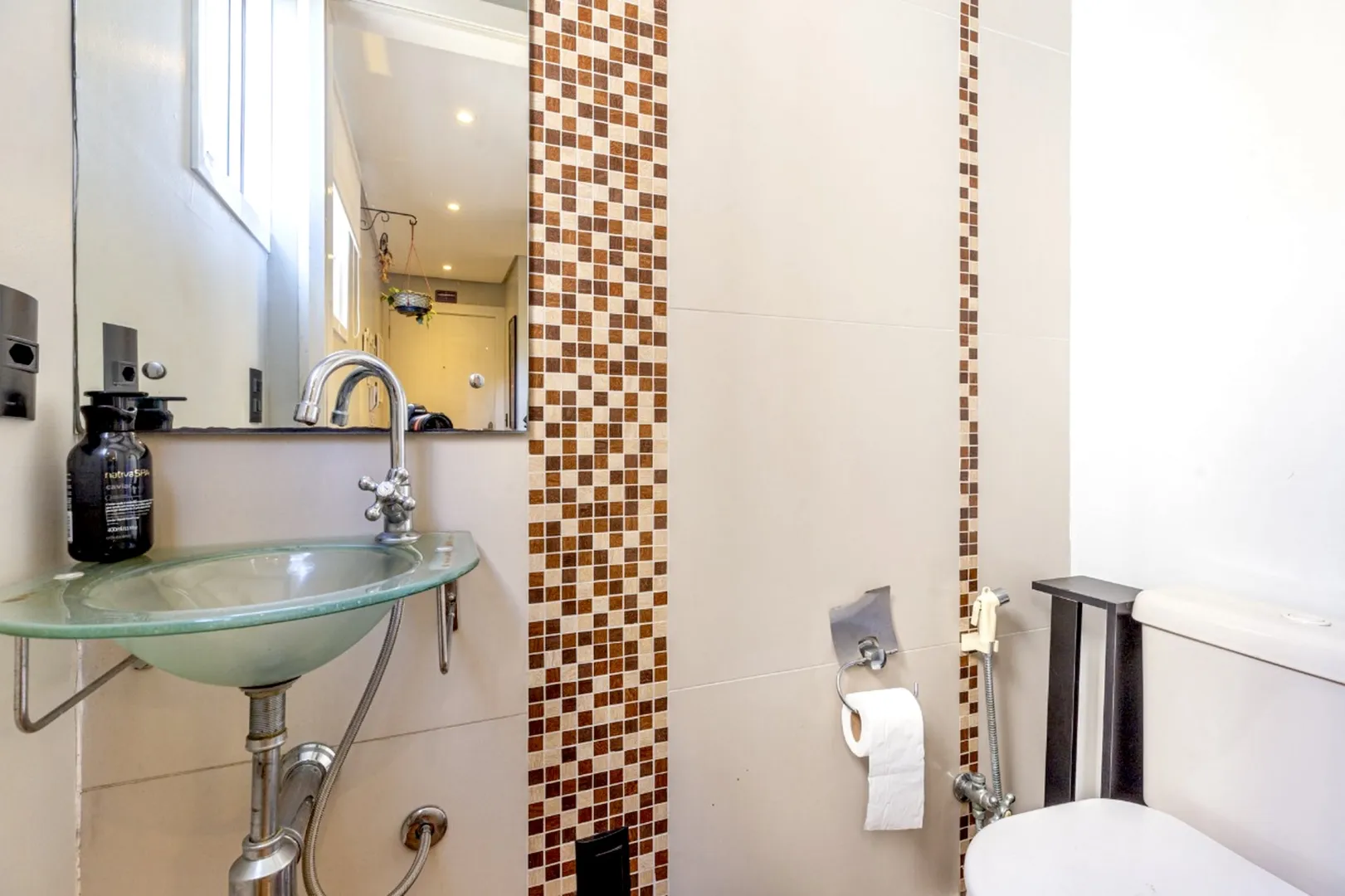 R$ 549.000 - &Oacute;TIMO APARTAMENTO GARDEN - REFORMADO - 89M2 - 2 DORM - 1 VAGA Rua Barão do Amazonas Porto Alegre - 