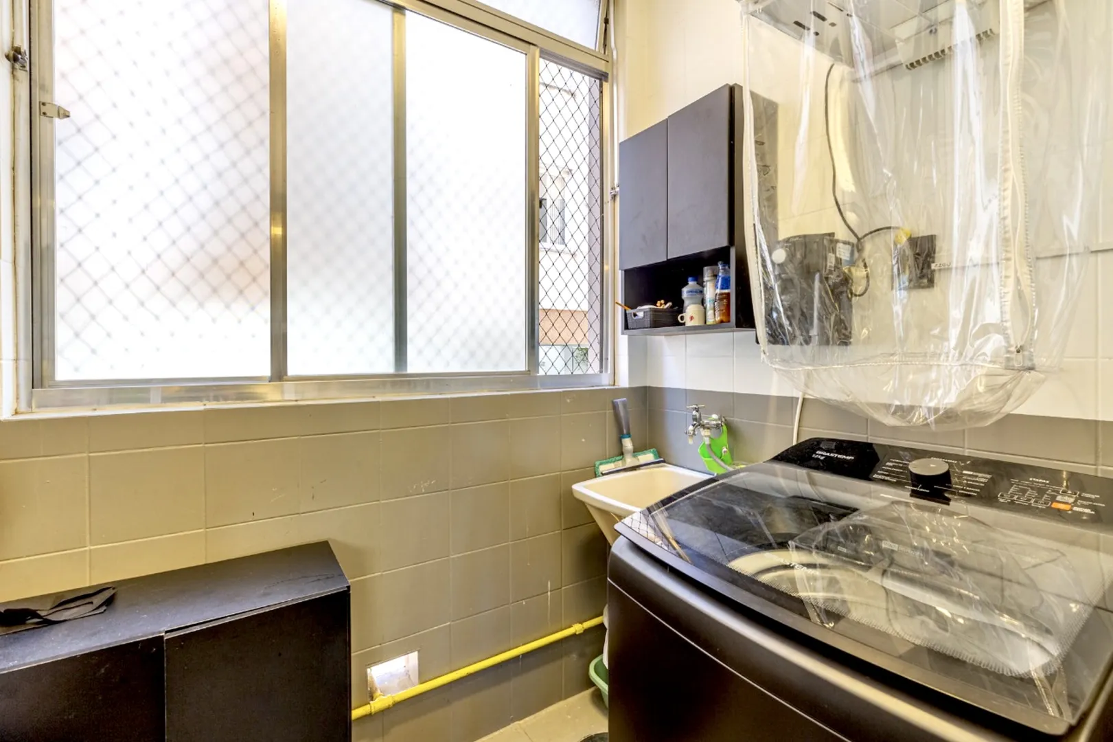 R$ 549.000 - &Oacute;TIMO APARTAMENTO GARDEN - REFORMADO - 89M2 - 2 DORM - 1 VAGA Rua Barão do Amazonas Porto Alegre - 