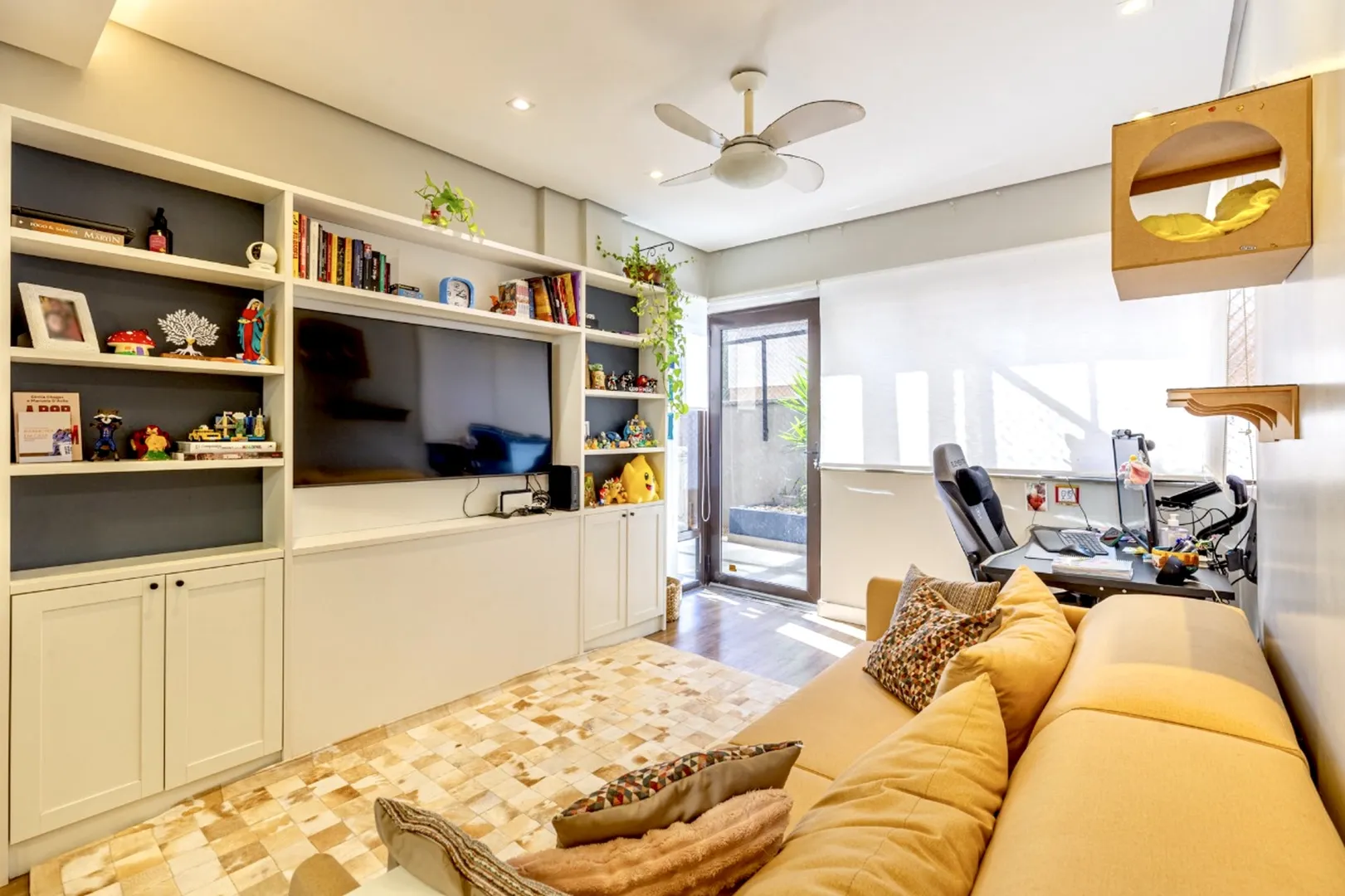 R$ 549.000 - &Oacute;TIMO APARTAMENTO GARDEN - REFORMADO - 89M2 - 2 DORM - 1 VAGA Rua Barão do Amazonas Porto Alegre - 