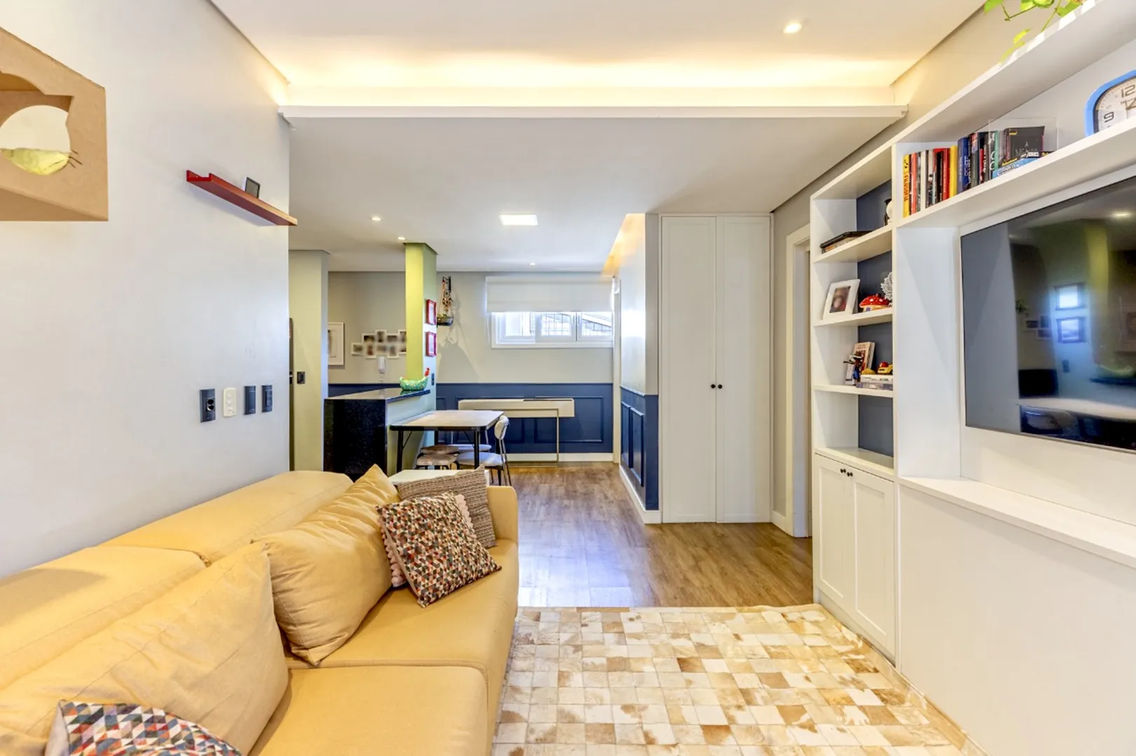 R$ 549.000 - &Oacute;TIMO APARTAMENTO GARDEN - REFORMADO - 89M2 - 2 DORM - 1 VAGA Rua Barão do Amazonas Porto Alegre - 