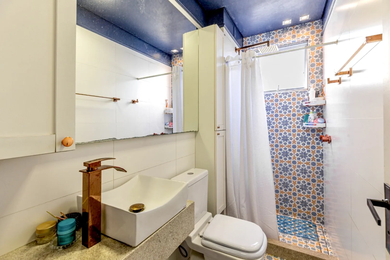 R$ 549.000 - &Oacute;TIMO APARTAMENTO GARDEN - REFORMADO - 89M2 - 2 DORM - 1 VAGA Rua Barão do Amazonas Porto Alegre - 