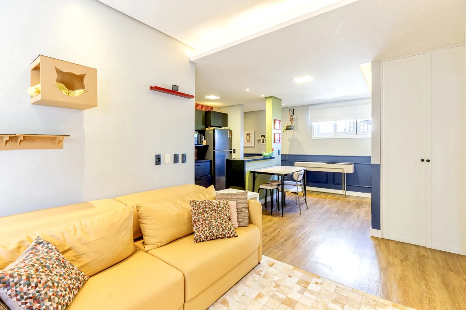 R$ 549.000 - &Oacute;TIMO APARTAMENTO GARDEN - REFORMADO - 89M2 - 2 DORM - 1 VAGA Rua Barão do Amazonas Porto Alegre - 