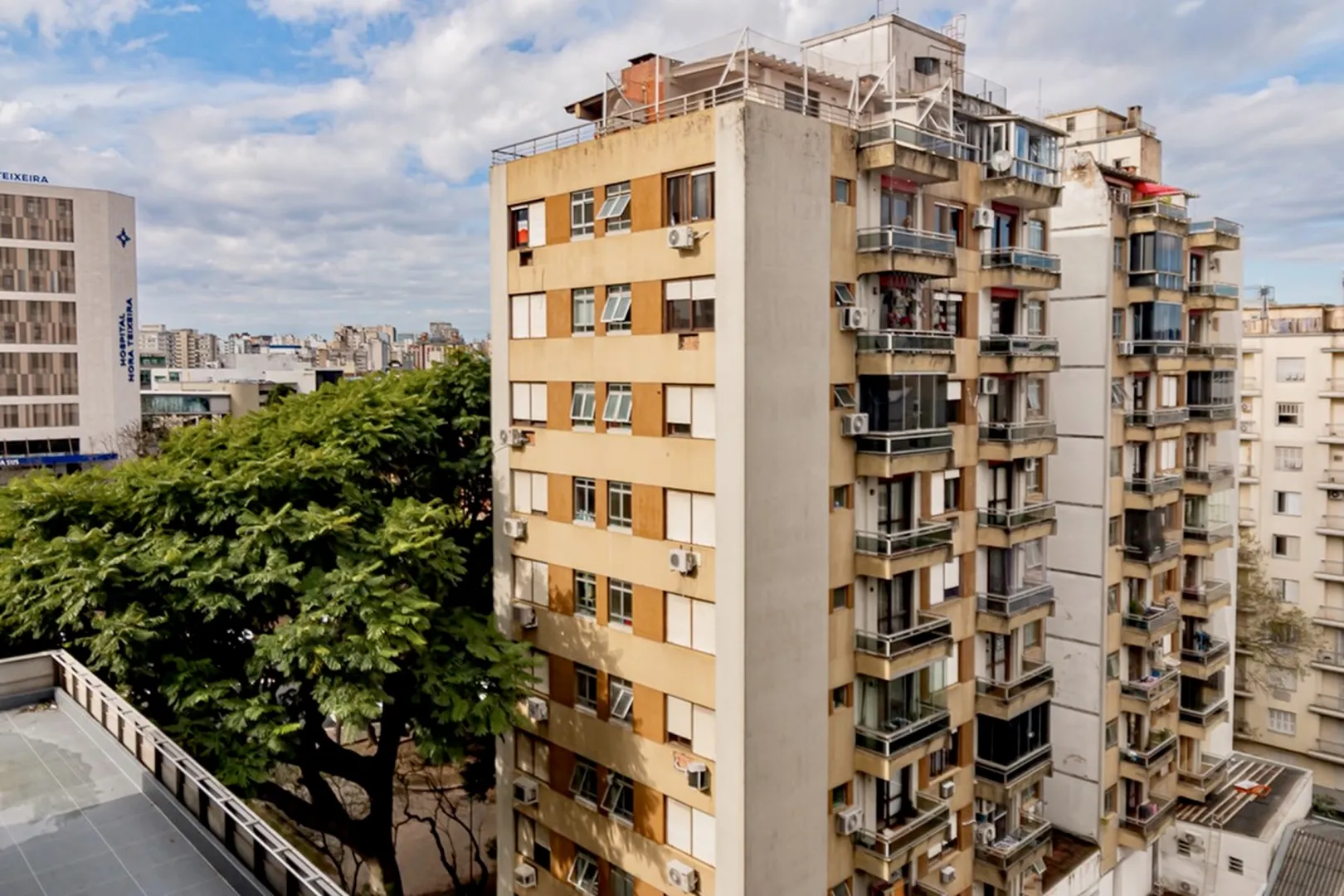 R$ 599.000 - LINDO APARTAMENTO - ANDAR ALTO - 121M2 - 3 DORM - SU&Iacute;TE - VISTA - 1 VAGA Rua Duque de Caxias Porto Alegre - 