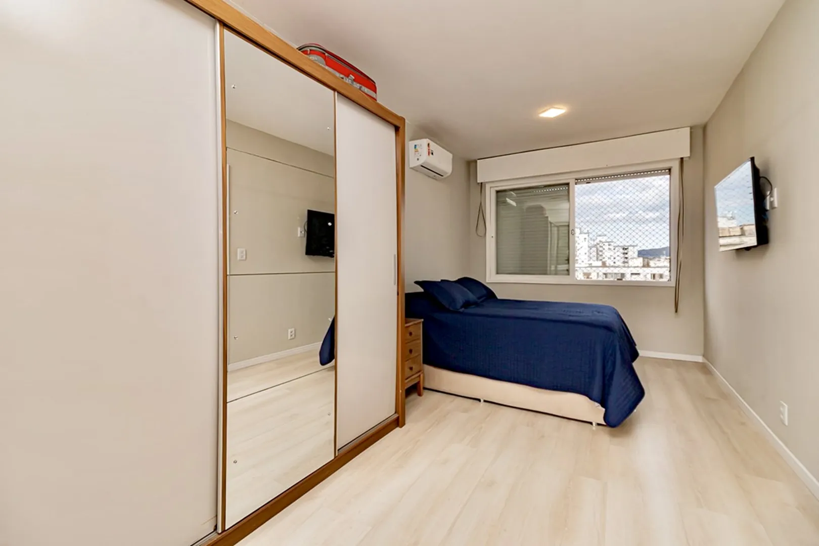 R$ 599.000 - LINDO APARTAMENTO - ANDAR ALTO - 121M2 - 3 DORM - SU&Iacute;TE - VISTA - 1 VAGA Rua Duque de Caxias Porto Alegre - 