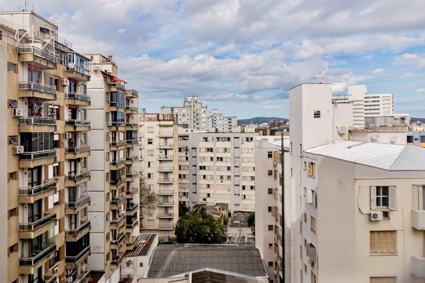 R$ 599.000 - LINDO APARTAMENTO - ANDAR ALTO - 121M2 - 3 DORM - SU&Iacute;TE - VISTA - 1 VAGA Rua Duque de Caxias Porto Alegre - 