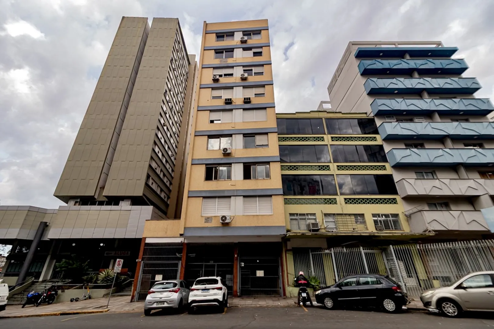 R$ 599.000 - LINDO APARTAMENTO - ANDAR ALTO - 121M2 - 3 DORM - SU&Iacute;TE - VISTA - 1 VAGA Rua Duque de Caxias Porto Alegre - 