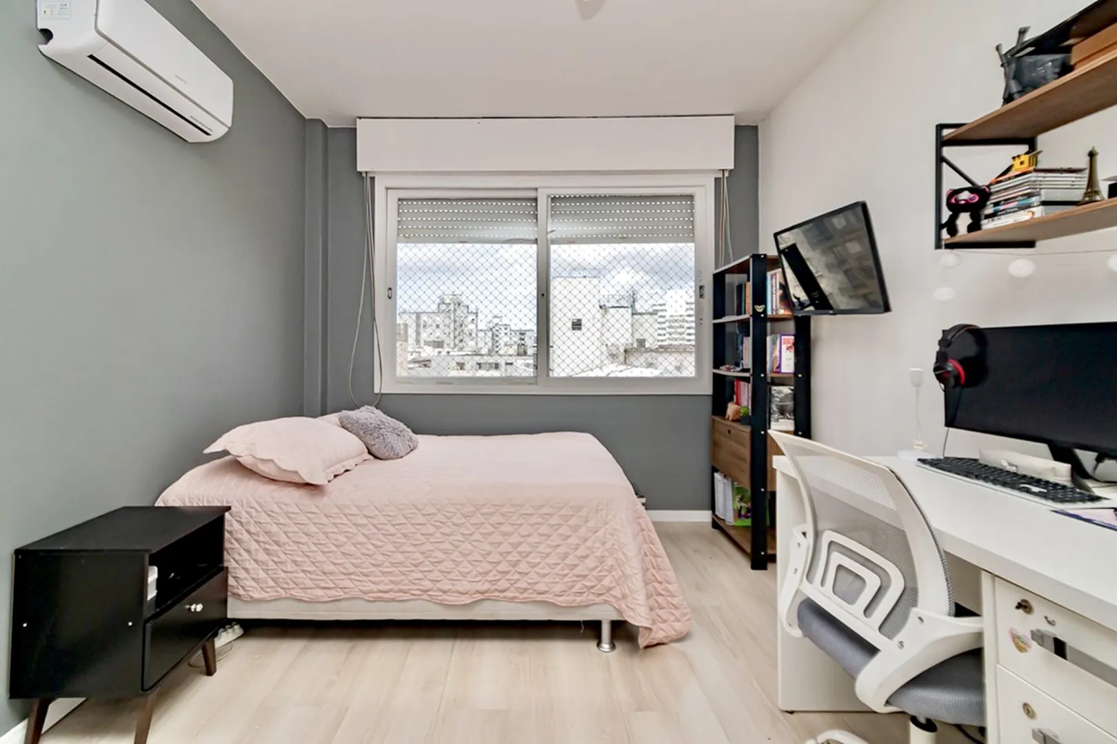 R$ 599.000 - LINDO APARTAMENTO - ANDAR ALTO - 121M2 - 3 DORM - SU&Iacute;TE - VISTA - 1 VAGA Rua Duque de Caxias Porto Alegre - 