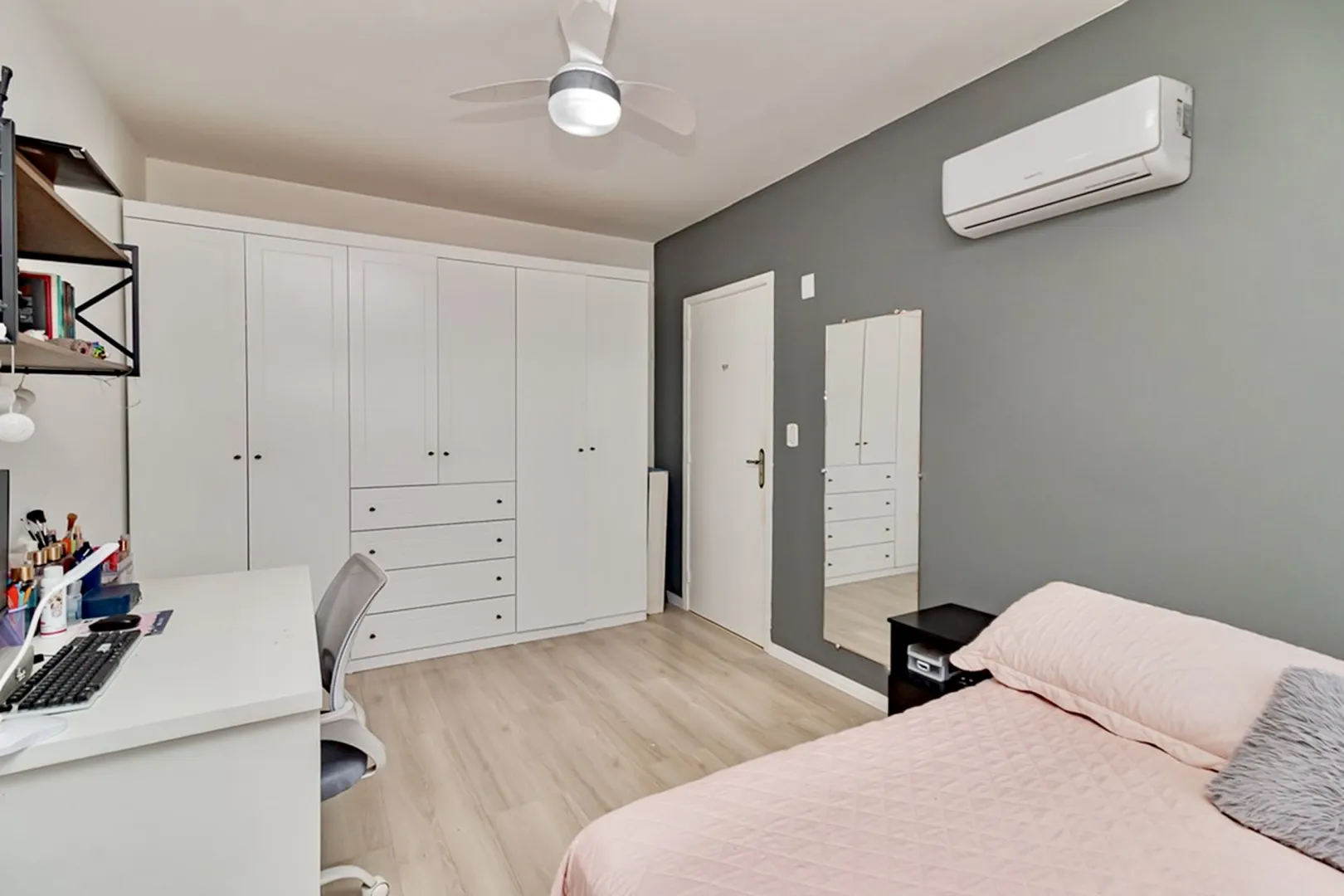 R$ 599.000 - LINDO APARTAMENTO - ANDAR ALTO - 121M2 - 3 DORM - SU&Iacute;TE - VISTA - 1 VAGA Rua Duque de Caxias Porto Alegre - 