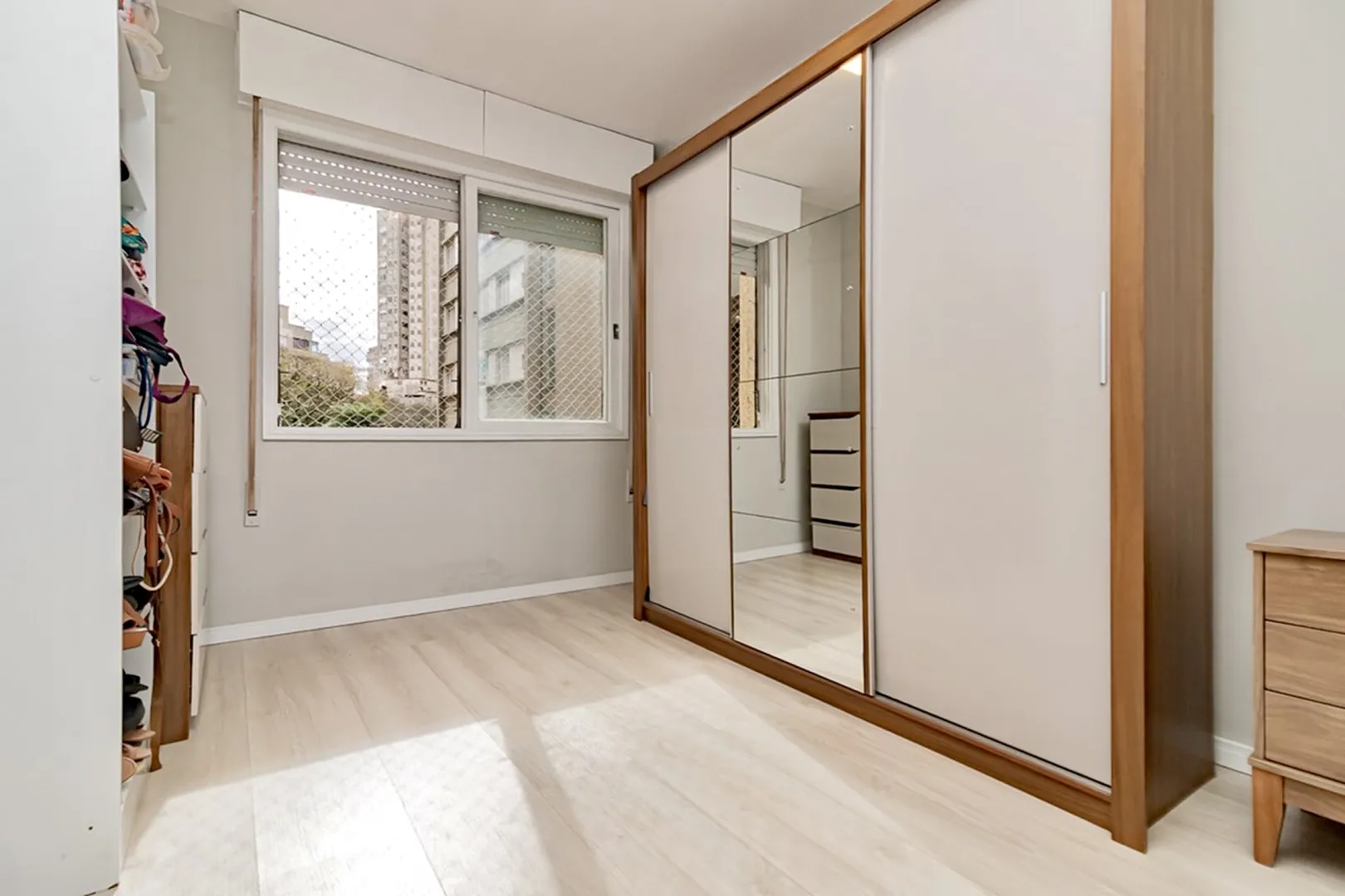 R$ 599.000 - LINDO APARTAMENTO - ANDAR ALTO - 121M2 - 3 DORM - SU&Iacute;TE - VISTA - 1 VAGA Rua Duque de Caxias Porto Alegre - 