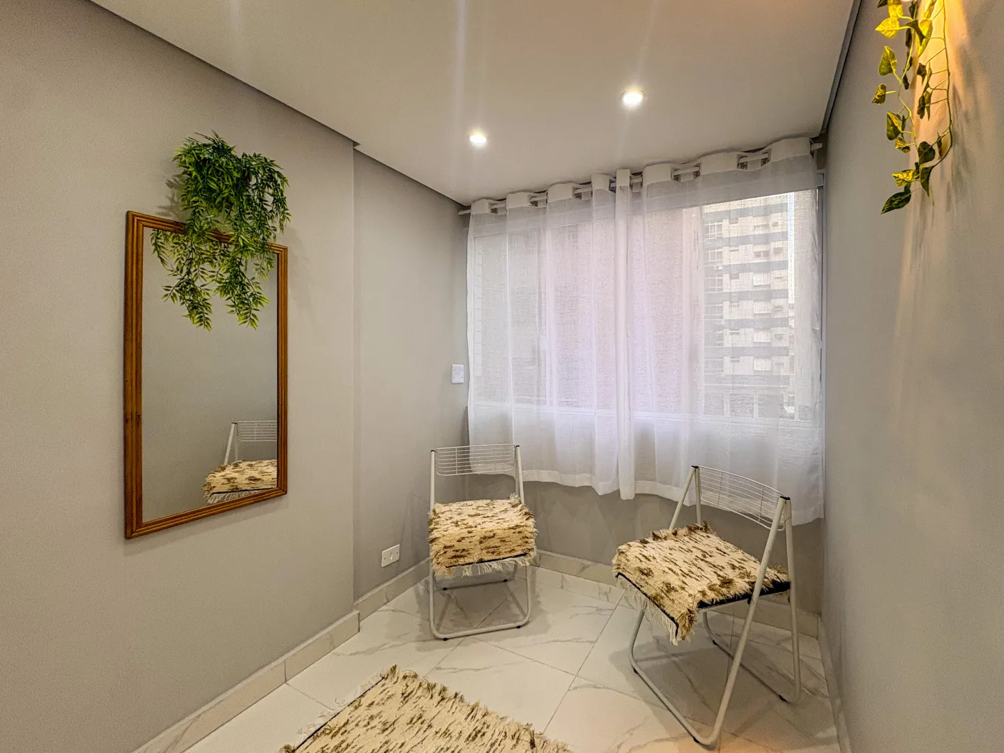 Living reformado com garagem na Ponta da Praia &ndash; 34 m&sup2;, portaria 24h e pr&oacute;ximo &agrave; praia Avenida Doutor Epitácio Pessoa Santos - 