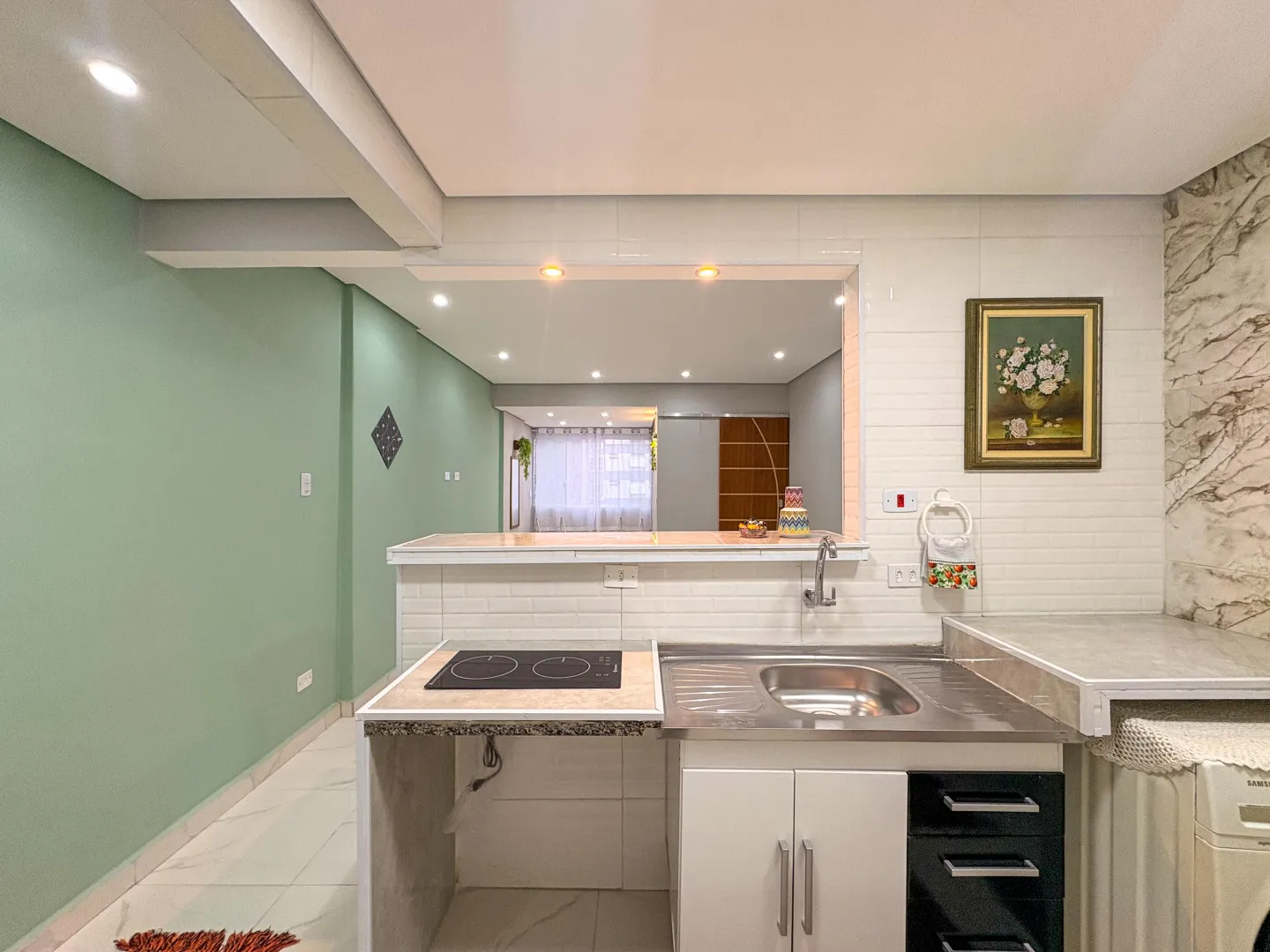 Living reformado com garagem na Ponta da Praia &ndash; 34 m&sup2;, portaria 24h e pr&oacute;ximo &agrave; praia Avenida Doutor Epitácio Pessoa Santos - 