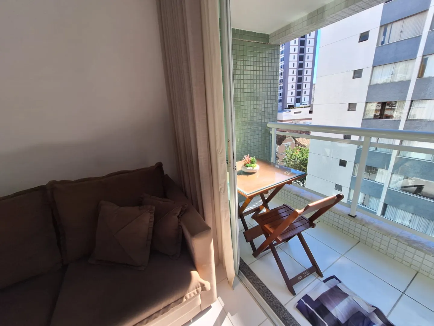 APARTAMENTO QUARTO E SALA VARANDA NASCENTE PISCINA ACADEMIA ELEVADOR &Agrave; VENDA NA BARRA! Rua Marquês de Caravelas Salvador - 