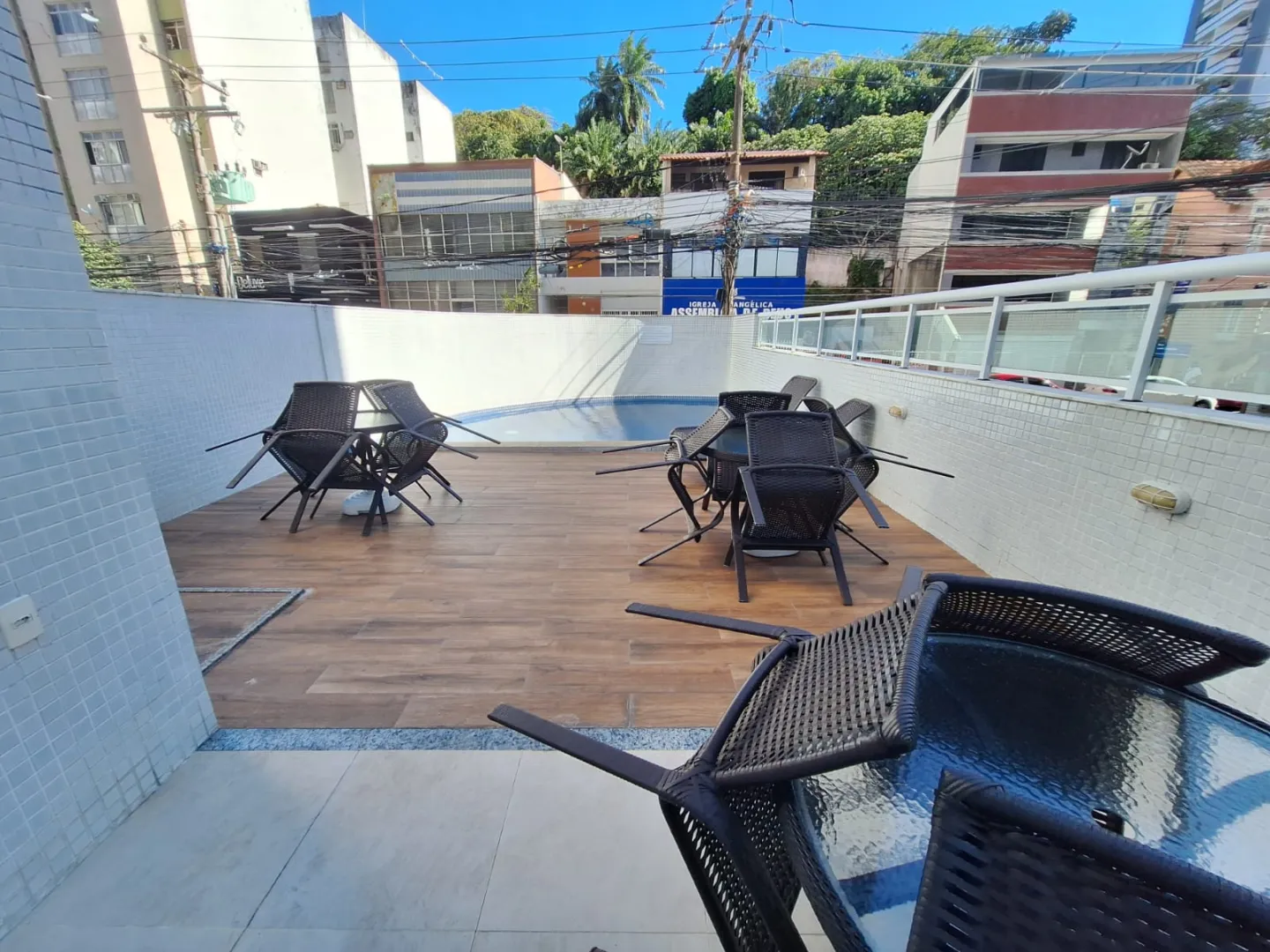 APARTAMENTO QUARTO E SALA VARANDA NASCENTE PISCINA ACADEMIA ELEVADOR &Agrave; VENDA NA BARRA! Rua Marquês de Caravelas Salvador - 
