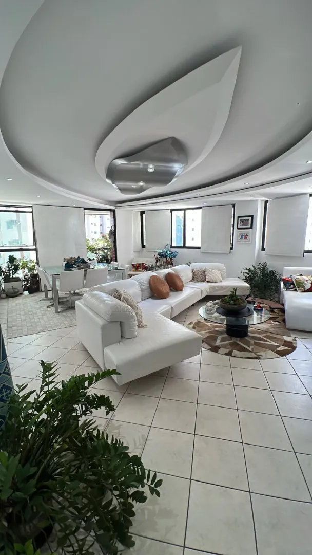 Apartamento com 125m&sup2; | 3 su&iacute;tes | Varanda | 2 vagas cobertas Rua Professor Augusto Lins e Silva Recife - 