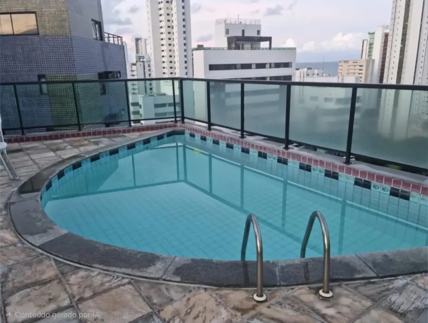Apartamento com 125m&sup2; | 3 su&iacute;tes | Varanda | 2 vagas cobertas Rua Professor Augusto Lins e Silva Recife - 